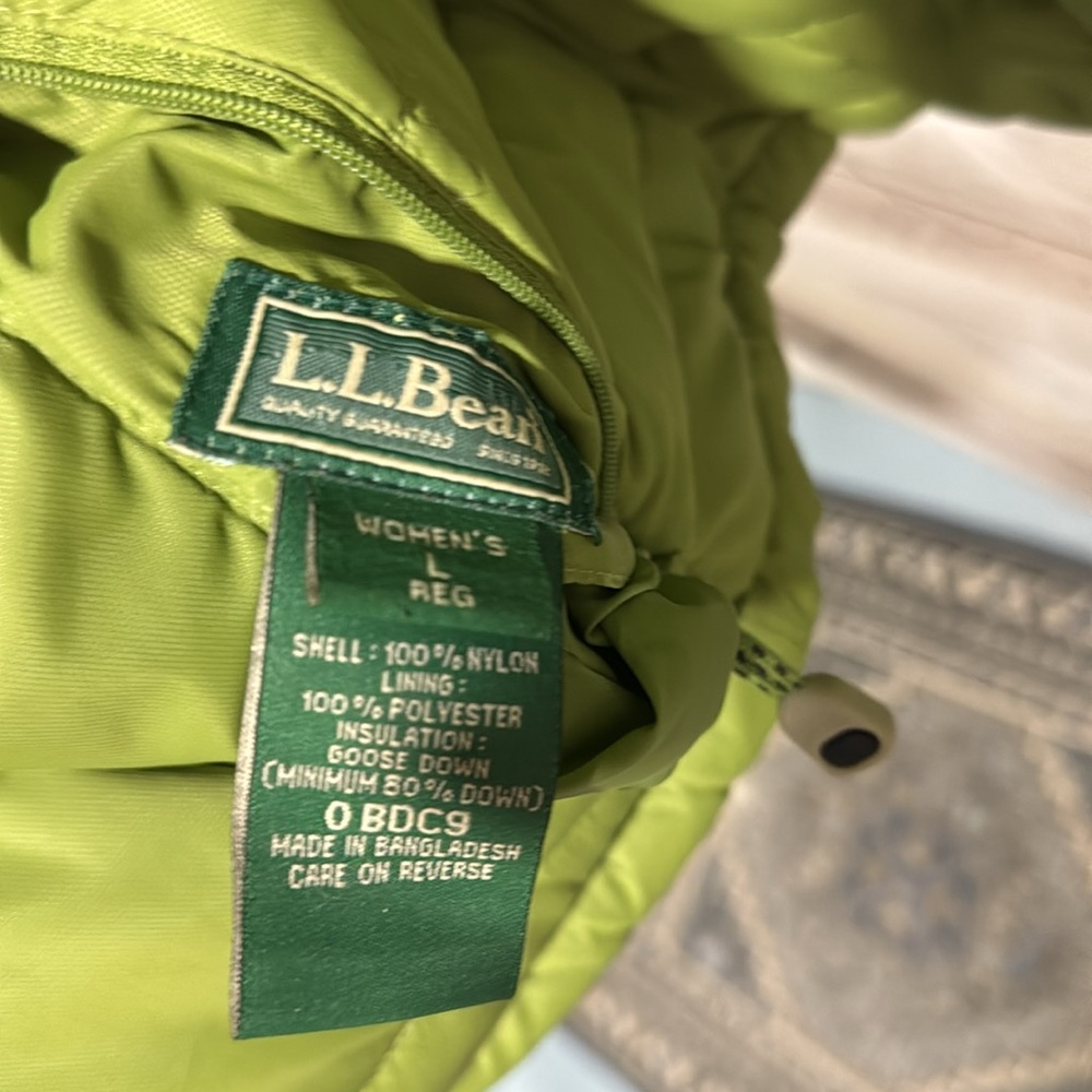 L L Bean women’s L down reversible green gray puffer vest. J1 - Picture 7 of 7